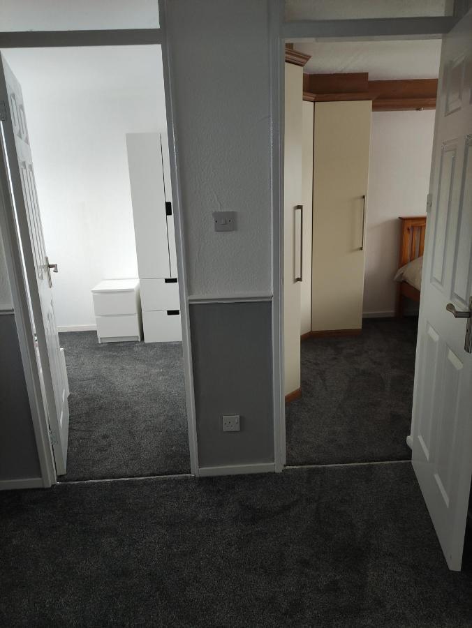 Perfect Place In Walsall/ 4 Bedroom / Long Term Workers Or Family Home Luaran gambar